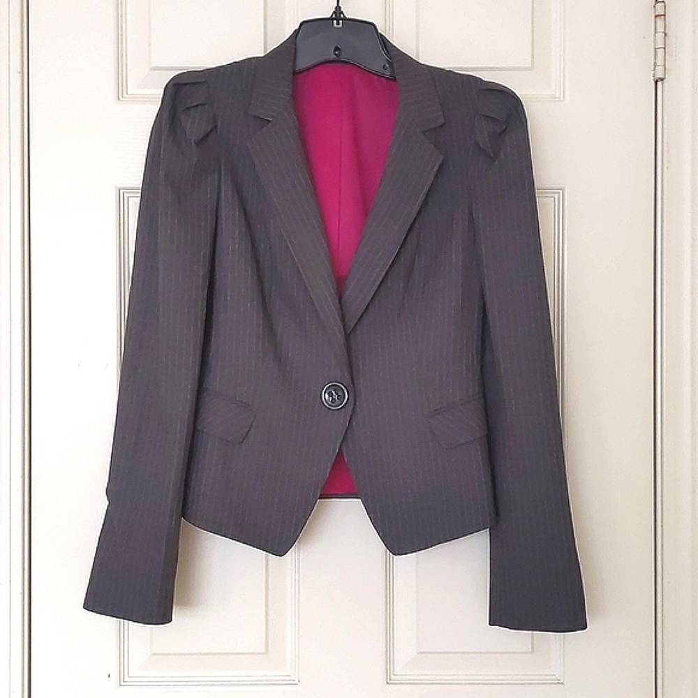 Express Rayon blended fully lined blazer with stripes and shoulder design.
